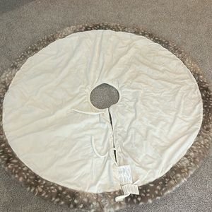Christmas tree skirt